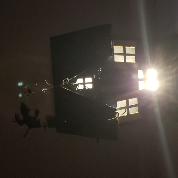 Adorable metal Haunted house - Picture 3 of 3